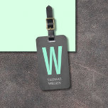 Cool Grey Zwart Groen Vet Monogram Bagagelabel<br><div class="desc">Cool volledig aanpasbaar bagagelabel ontwerp met textuurgrijze achtergrond en vet groen monogram. Modern elegant ontwerp.</div>