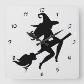 Cool Halloween Witch Riding haar Broom Silhouette Vierkante Klok (Voorkant)