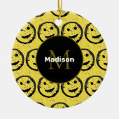 Cool Happy Smiling face pattern yellow Monogram Keramisch Ornament (Voorkant)
