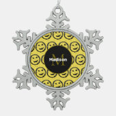 Cool Happy Smiling face pattern yellow Monogram Tin Sneeuwvlok Ornament (Voorkant)