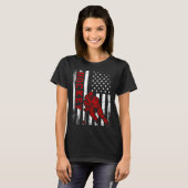 Cool Ice Hockey Player Distressed USA American Fla T-shirt (Voorkant volledig)