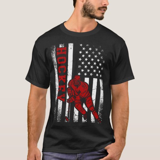 Cool Ice Hockey Player Distressed USA American Fla T-shirt (Voorkant)