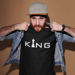 Cool King Typography Chess Player T-shirt<br><div class="desc">Een cool eenvoudig ontwerp voor degenen die van schaken houden.</div>