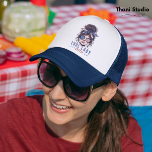 Cool Lady stemt rommelig haar Lady Election Trucker Pet