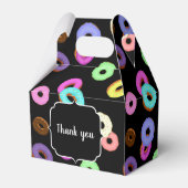 Cool leuke kleurrijke donuts patroon zwart Monogra Bedankdoosjes (Achterkant)