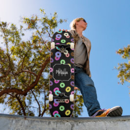 Cool leuke kleurrijke donuts patroon zwart Monogra Persoonlijk Skateboard