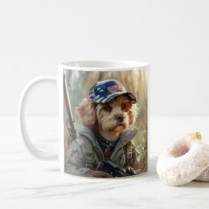 Cool MAGA Dog met Pistool en Camouflage Schattigee Koffiemok