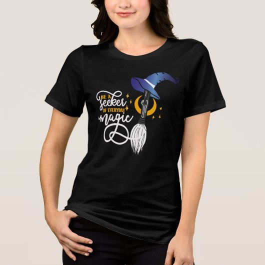 Cool Magic Witch Pet & Broom Halloween T-shirt (Voorkant)
