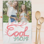 Cool mam Hand Lettering Moederdag Foto Theedoek<br><div class="desc">Cute Cool Mam Hand Lettering Drawing Moederdag Foto Keukenhanddoek. Roze en pastelturquoise handschrift en tekening. Voeg je foto toe.</div>