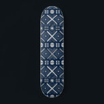 Cool Modern Geometric Tribal Blue Silver Pattern Persoonlijk Skateboard<br><div class="desc">Cool Modern Geometric Tribal Blue Silver Pattern Skateboard is voorzien van een modern,  zilver geometrisch stampatroon op een blauwe achtergrond. Ontworpen door ©Evco Studio www.zazzle.com/store/evcostudio</div>