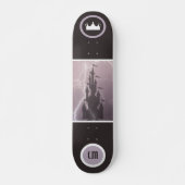 Cool Monogrammed Castle and Crown Skateboard (Voorkant)
