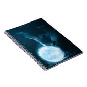 Cool mystical Fantasy Wolf die de maan vasthoudt Notitieboek (Rechterzijde)