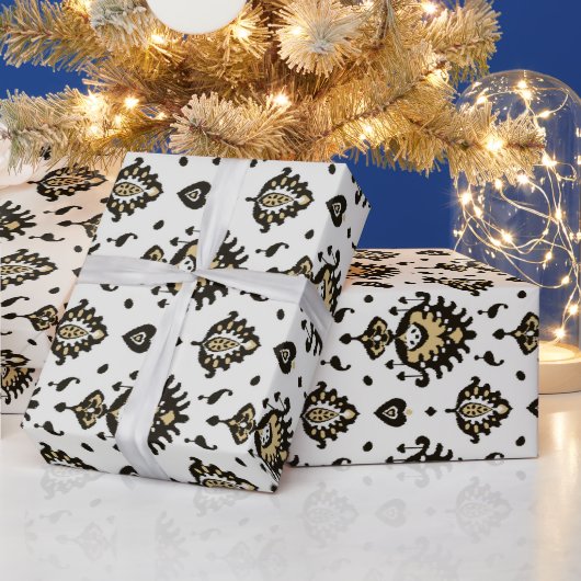 Cool neutraal zwart wit beige ikat tribaal patroon cadeaupapier (Feestdagen)