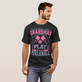 Cool oma's spelen Pickleball Speler T-shirt (Voorkant volledig)