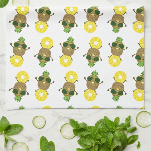 Cool Pineapple Dude Rolling op een ananas Ring Theedoek (Gevouwen)