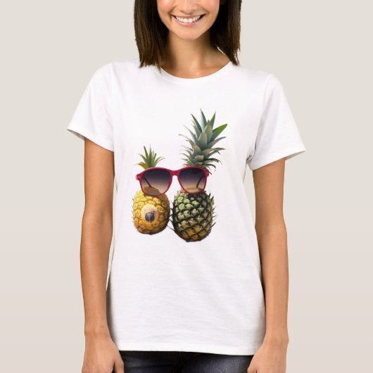 Cool Pineapples with Sunglasses – Fun Summer Vibes T-shirt (Voorkant)