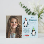 Cool Pinguins vieren verjaardagsfoto van kind Bedankkaart (Staand voorkant)
