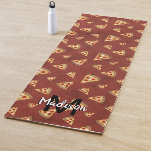 Cool pizza snijdt rood patroon Monogram Yogamat (In situ)