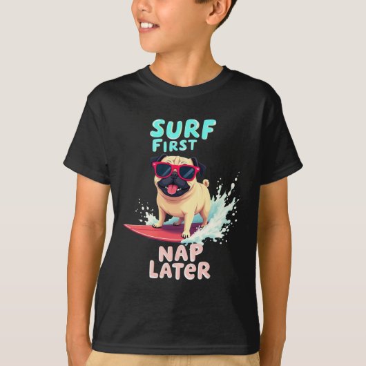 Cool Pug Surfende Hond T-shirt (Voorkant)