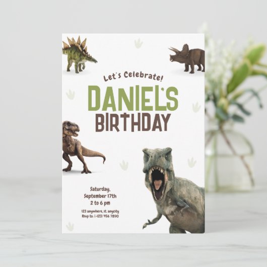 Cool Realistic Dinosaur Birthday Uitnodiging (Staand voorkant)