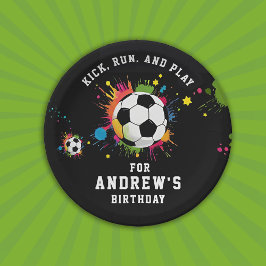 Cool regenboog zwart voetbal speler sport ballen v papieren bordje