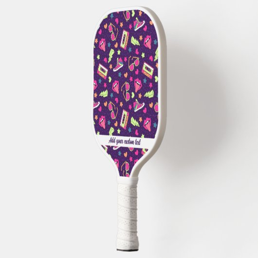 Cool Retro 80s Paarse roze Patroon Aangepaste teks Pickleball Paddle (Links)