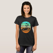 Cool Retro raceauto met racebus T-shirt (Voorkant volledig)