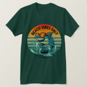 Cool Retro Shark met zonnebril – Beach Vibes Only T-shirt (Design voorkant)