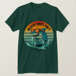 Cool Retro Shark met zonnebril – Beach Vibes Only T-shirt