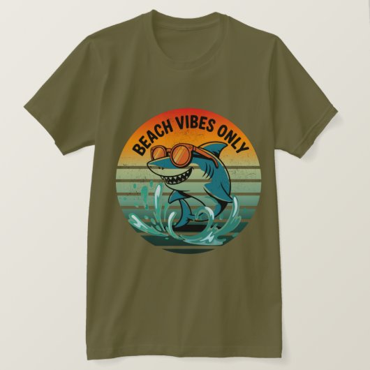 Cool Retro Shark met zonnebril – Beach Vibes Only T-shirt (Design voorkant)