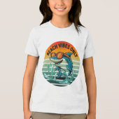 Cool Retro Shark met zonnebril – Beach Vibes Only Tri-Blend Shirt (Voorkant)