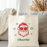 Cool Santa in zonnebril retro sterren aangepaste n Tote Bag<br><div class="desc">Canvas tas met een coole kerstman die een zonnebril draagt en uw aangepaste naam in een retro lettertype. Rood en groen tinten. De kleuren kunnen in het ontwerphulpmiddel worden aangepast.</div>