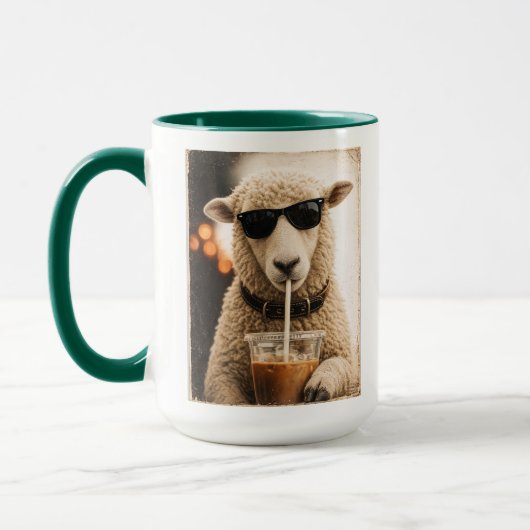 Cool Schaap Drinkt IJskoude Koffie Mok (Links)