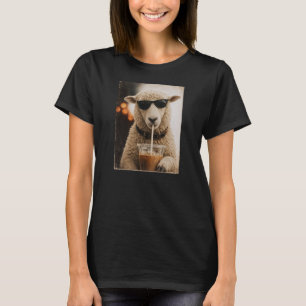 Cool Schaap Drinkt IJskoude Koffie T-shirt