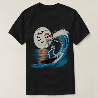 Cool Skeleton Surfen bij Nacht - Halloween Beach T-shirt