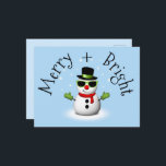 Cool Snowman Merry Bright Christmas Custom Family Briefkaart<br><div class="desc">Cool Snowman Merry Christmas Winter Custom Holiday Briefkaart. Pas leuke unieke vakantie kaart. Illustratie van een koele sneeuwman met groene zonnebril en handschoenen,  rode sjaal en zwarte hoed op lichtblauw.</div>