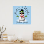 Cool Snowman Merry Bright Christmas Custom Family Poster<br><div class="desc">Cool Snowman Merry Christmas Winter Custom naam Holiday poster print. Pas leuke unieke Holiday Wall Art Home Decor aan. Illustratie van een koele sneeuwman met groene zonnebril en handschoenen,  rode sjaal en zwarte hoed op lichtblauw.</div>