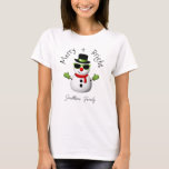 Cool Snowman Merry Bright Christmas Custom Family T-shirt<br><div class="desc">Cool Snowman Merry Christmas Winter Custom naam Holiday T-Shirt. Pas leuke unieke vakantiekleding aan. Illustratie van een koele sneeuwman met groene zonnebril en handschoenen,  rode sjaal en zwarte hoed op de top.</div>