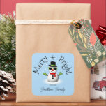 Cool Snowman Merry Bright Christmas Custom Family Vierkante Sticker<br><div class="desc">Cool Snowman Merry Christmas Winter Aangepaste naam Favoriet Tag. Pas leuke unieke kind Party Supplies. Illustratie van een koele sneeuwman met groene zonnebril en handschoenen,  rode sjaal en zwarte hoed op lichtblauw.</div>