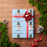 Cool Snowman Merry Christmas Winter Aangepaste naa Cadeaupapier<br><div class="desc">Cool Snowman Merry Christmas Winter Custom naam Wrapping Paper. Schattigee feestelijke winterverjaardagsviering blauw wintersneeuwpop patroon Gift Wrapping Supplies voor kinderen. Illustratie van een koele sneeuwman met groene zonnebril en handschoenen,  rode sjaal en zwarte hoed op de top.</div>