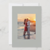 Cool Summer Beach Weddenschap Photo Invitation Kaart (Achterkant)
