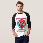 Cool Surfen Otter Rijden op de golven T-shirt (Voorkant volledig)
