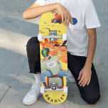 Cool Surreal Funny Unieke aangepaste persoonlijke  Persoonlijk Skateboard<br><div class="desc">Cool Surreal Funny Unieke maatschapskateboard met speciale maataanduiding kenmerkt uw persoonlijke naam in moderne typografie op een leuke collage van auto's, vliegtuigen, eenden, bloemen, vogels en een persoon. Personaliseer door de tekst in het verstrekte tekstvakje uit te geven. Geef een aangepast geschenk, een gepersonaliseerd skateboard aan je favoriete skateboarder voor...</div>