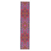 Cool Trippy Magenta, Rode en Groene Golfpatroon Medium Tafelloper (Voorkant)