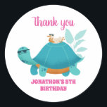 Cool Turtle and Bird Cartoon Kids Birthday Party Ronde Sticker<br><div class="desc">Een feestje voor kinderen,  jongens of meisjes die van dieren houden. Ideaal voor kinderen op verjaardagsfeestje,  feestvieren en dankjewel op het label. U kunt de tekst voor baby shower of andere gelegenheid en partij ook aanpassen.</div>