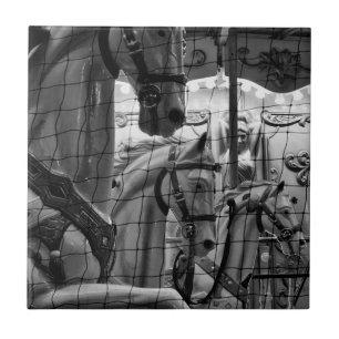 Cool, urban, moderne foto van paarden van carrouse tegeltje