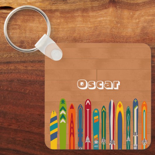 Cool Vintage Skis Skiers Personalized Sleutelhanger (Voorkant)