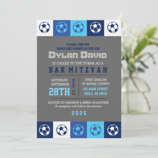 COOL VOETBAL Blauwe Bar Bat Mitzvah Uitnodiging (Staand voorkant)