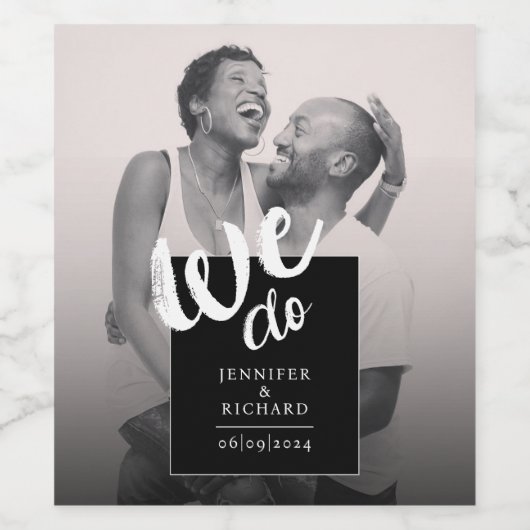 Cool we doen zwart wit modern script bruiloft foto wijn etiket (Enkel label)