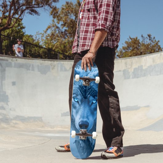 Cool Wolf Met Glowende Blauwe Ogen Persoonlijk Skateboard (Buiten 2)